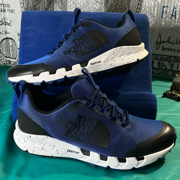 Mens shoes THE NORTH FACE SIZE 9 - Picture 1 of 7